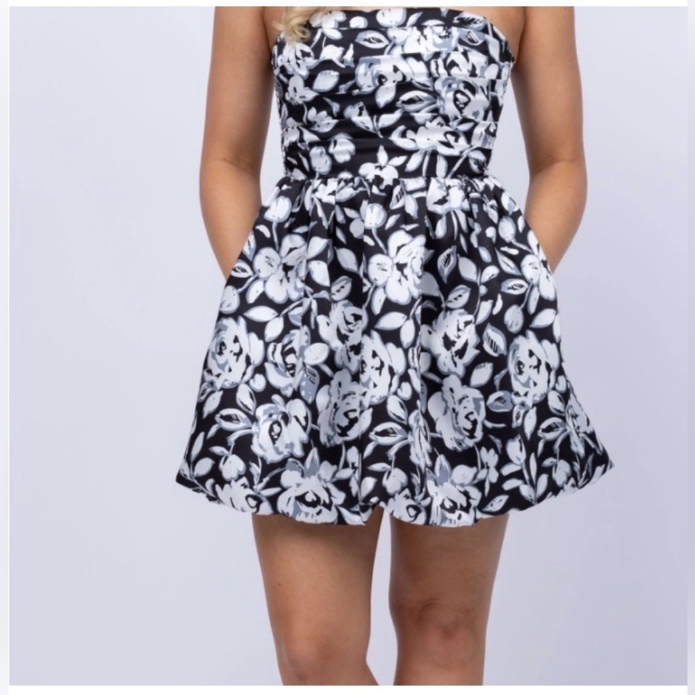 Amanda Uprichard Oscar Dress in
Midnight Rose